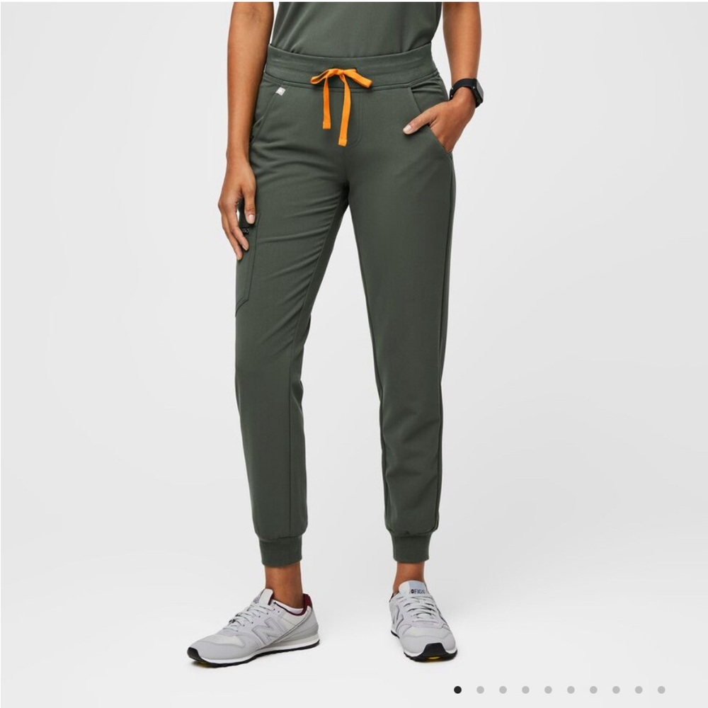 Figs zamora jogger in moss